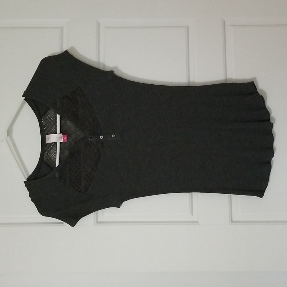 No Boundaries top
